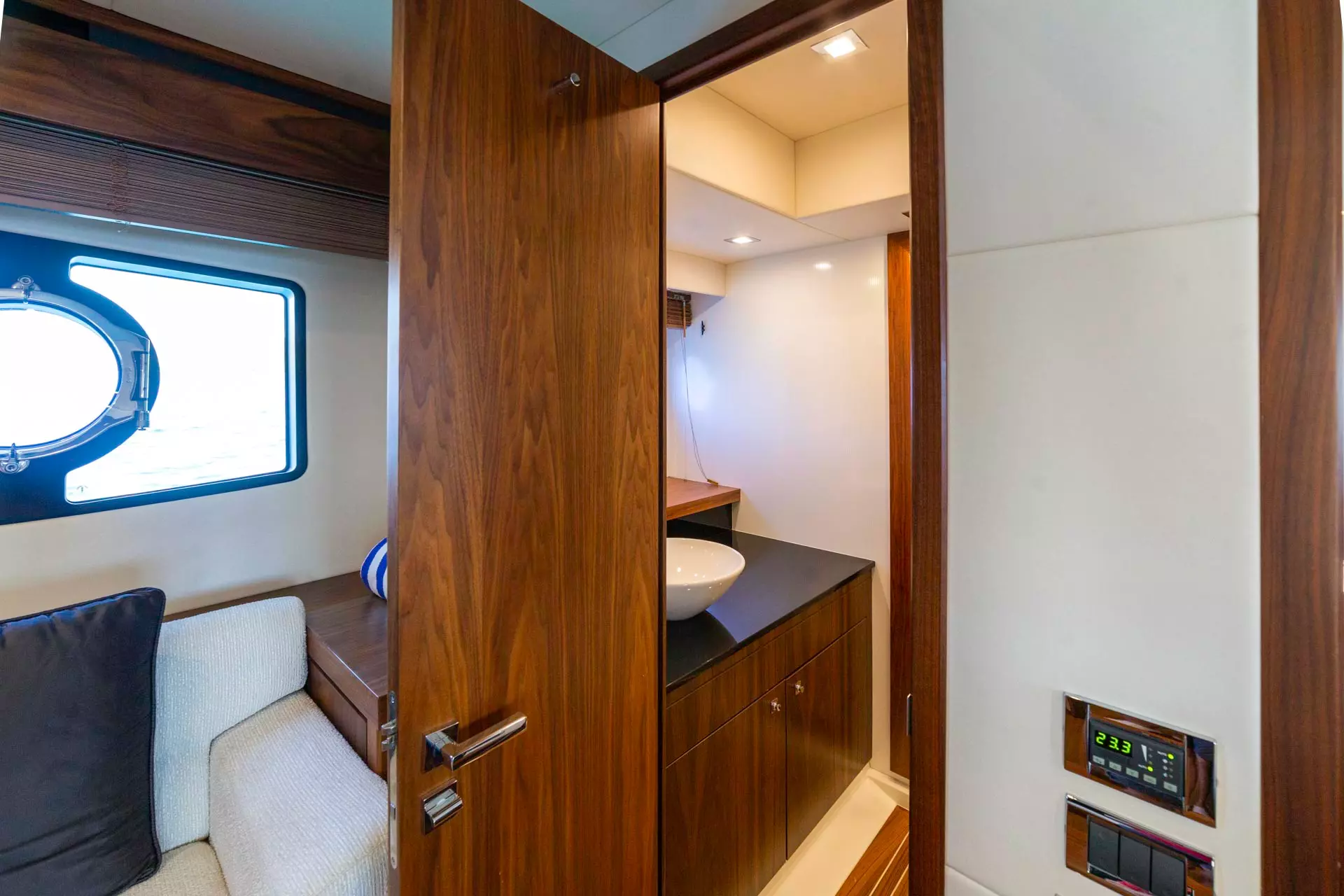 21-2-Drunk-entrance-Master-cabin_.JPG
