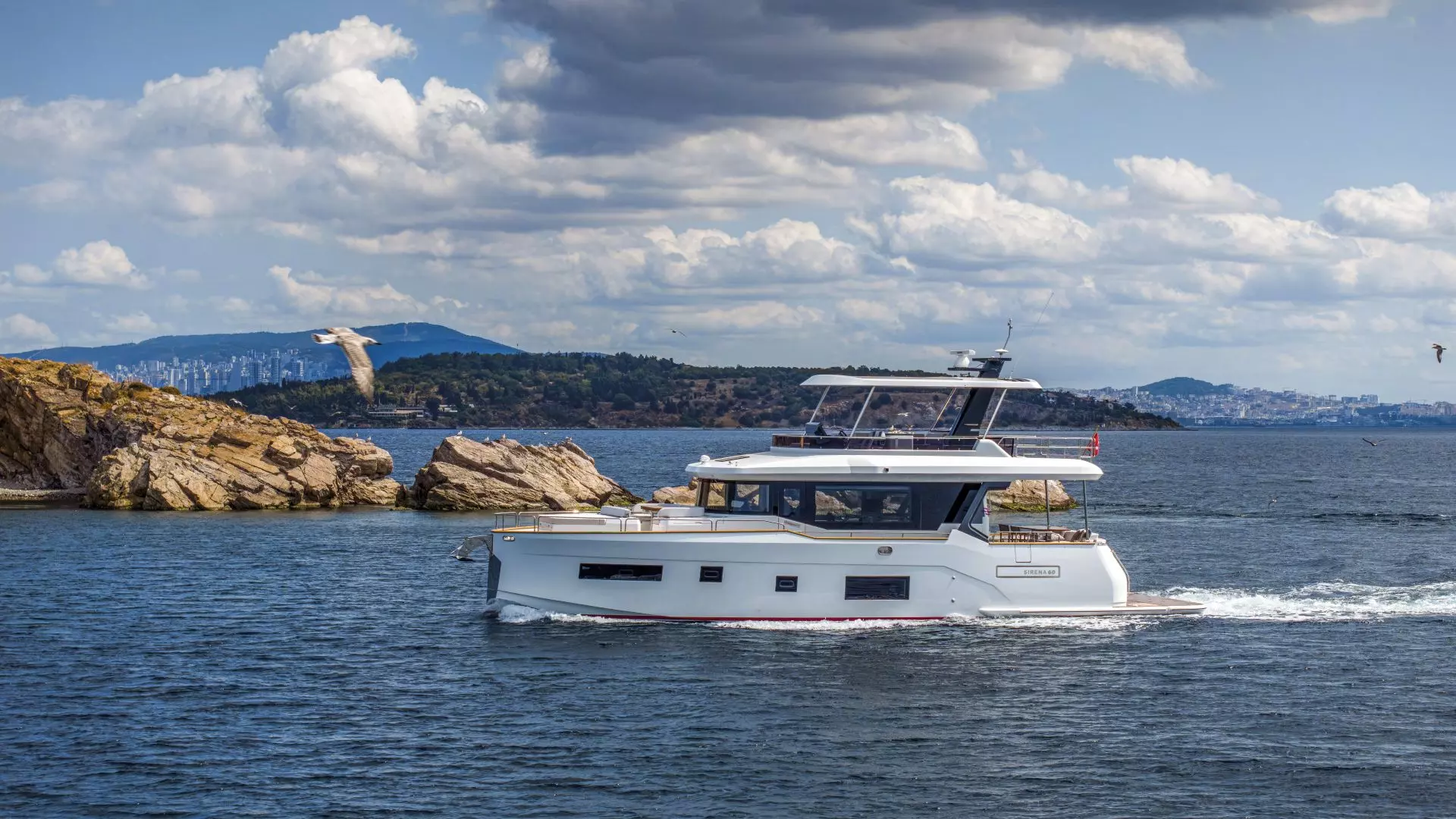 Sirena 60 side view cruising