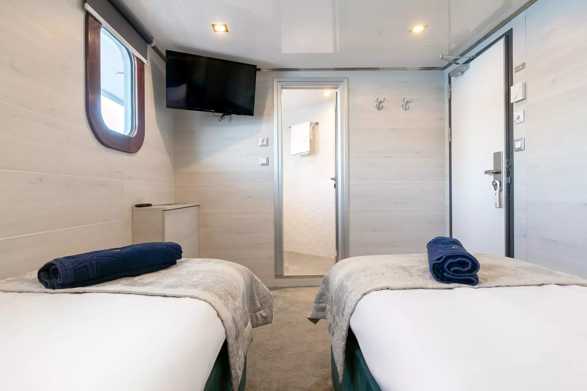 53. YOLO Twin stateroom - Main deck.jpg