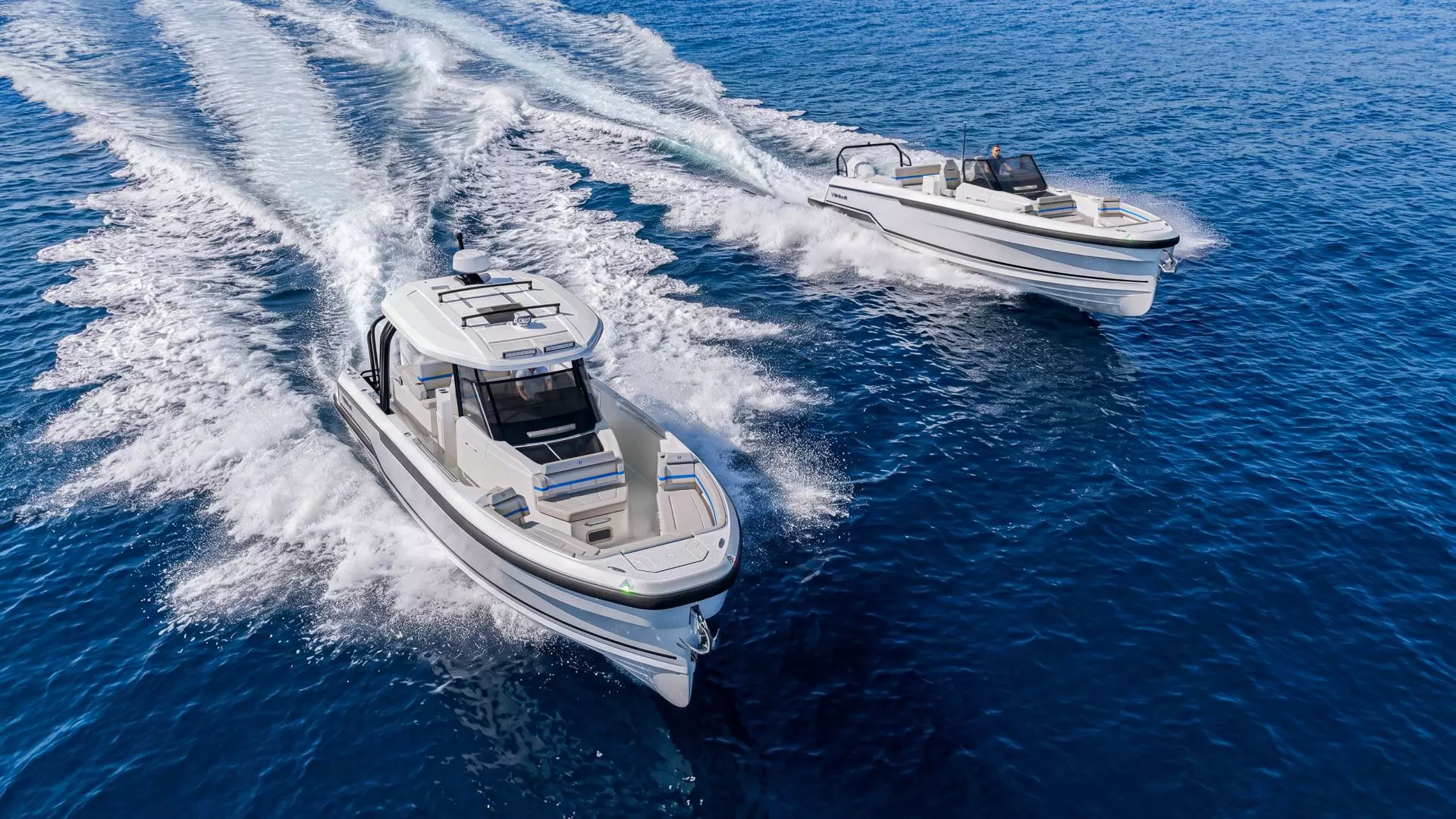 Wellcraft Unveils the All-New 33 T-Top and Speedster