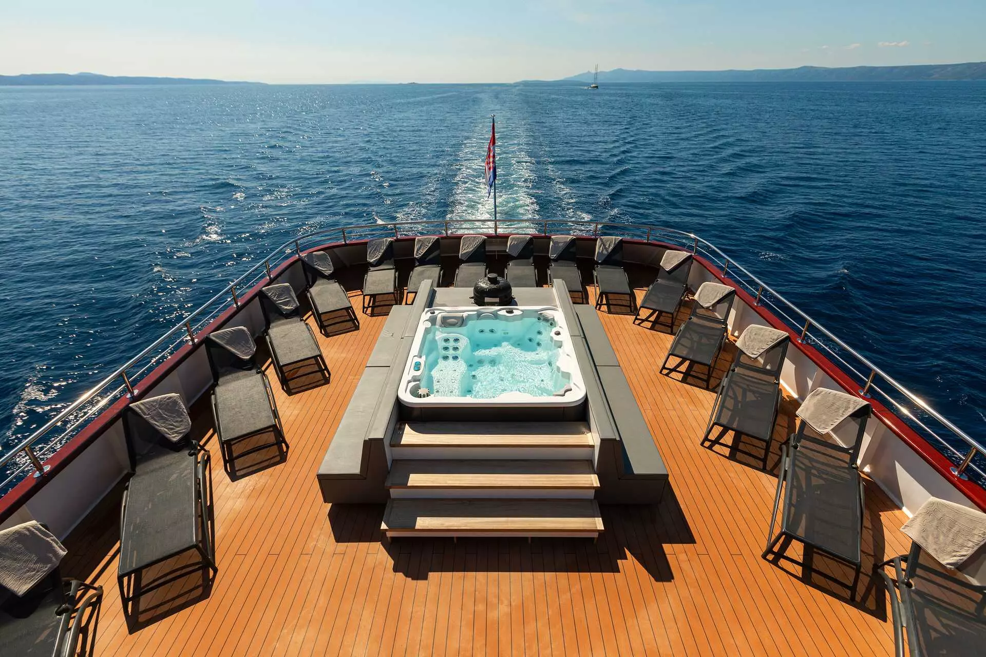 18. YOLO Jacuzzi and sun loungers - Sun deck Stern.jpg