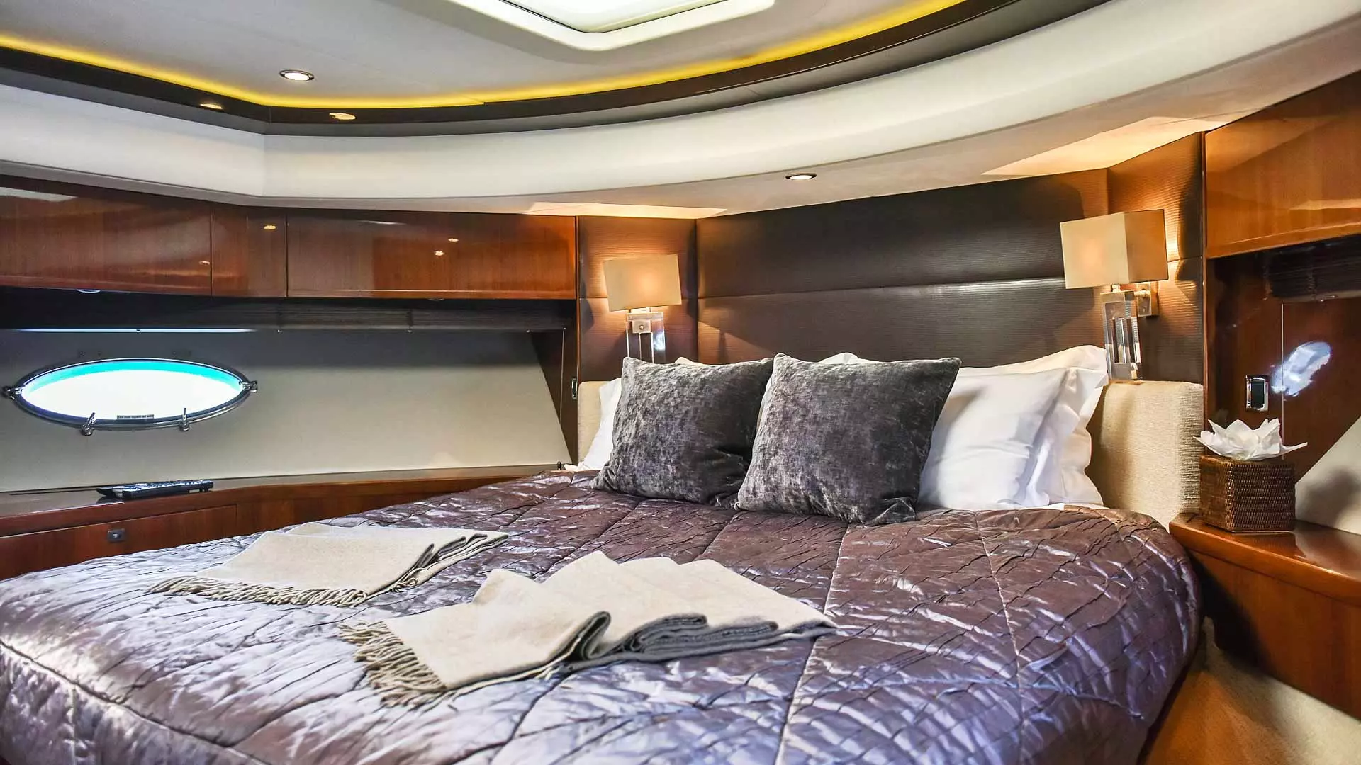 16-agave-double-cabin-aft.jpg