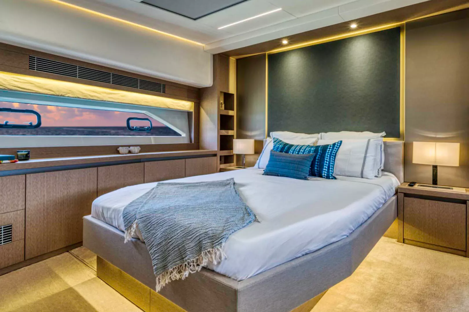 11-Prestige-690-Bazinga-VIP-cabin-1620x1080.jpg