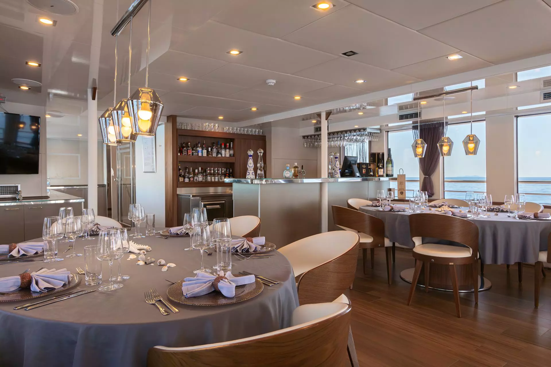 41. YOLO Dinning area in salon - Upper deck.jpg