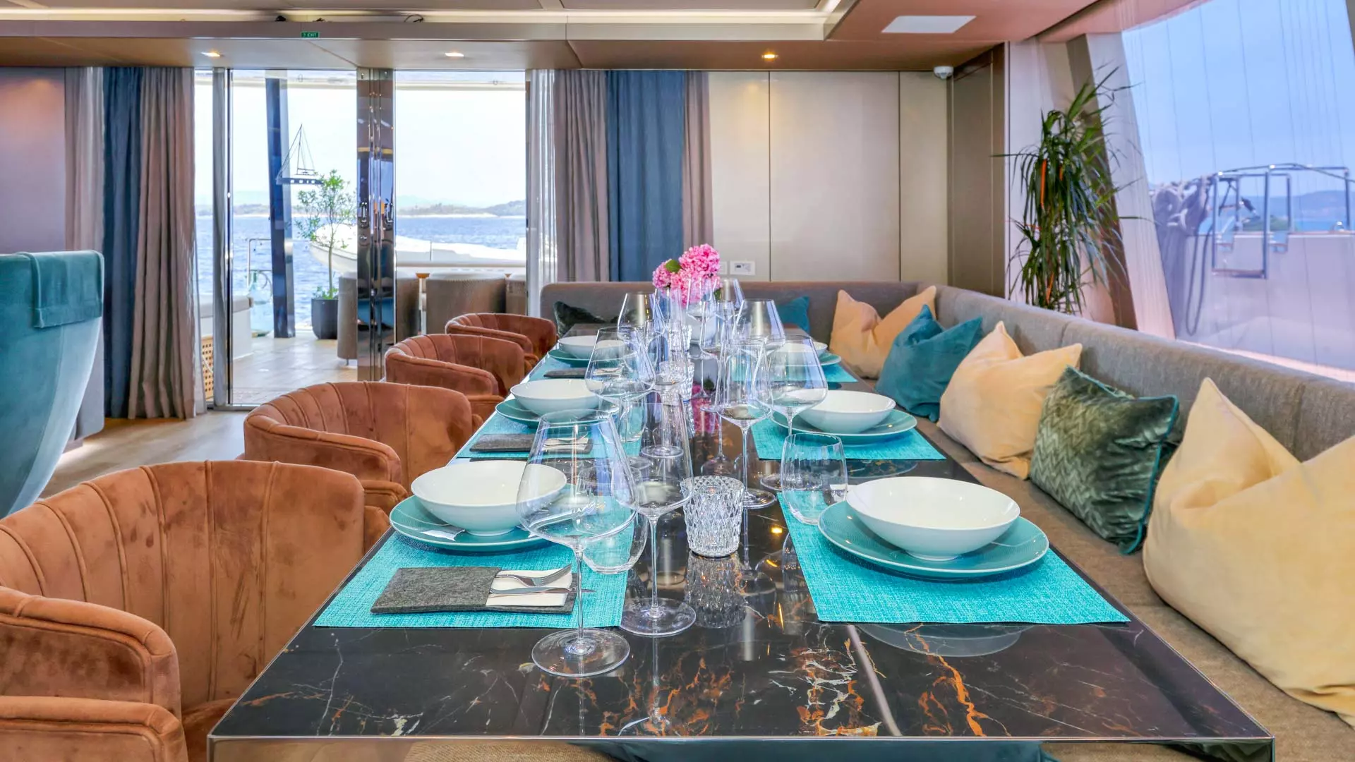 16-Honeybird-salon-view-towards-aft_.jpg