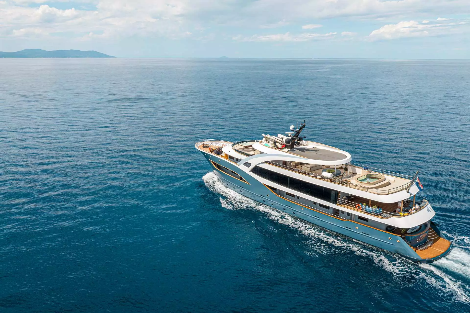 2. BELLA Cruising.jpg