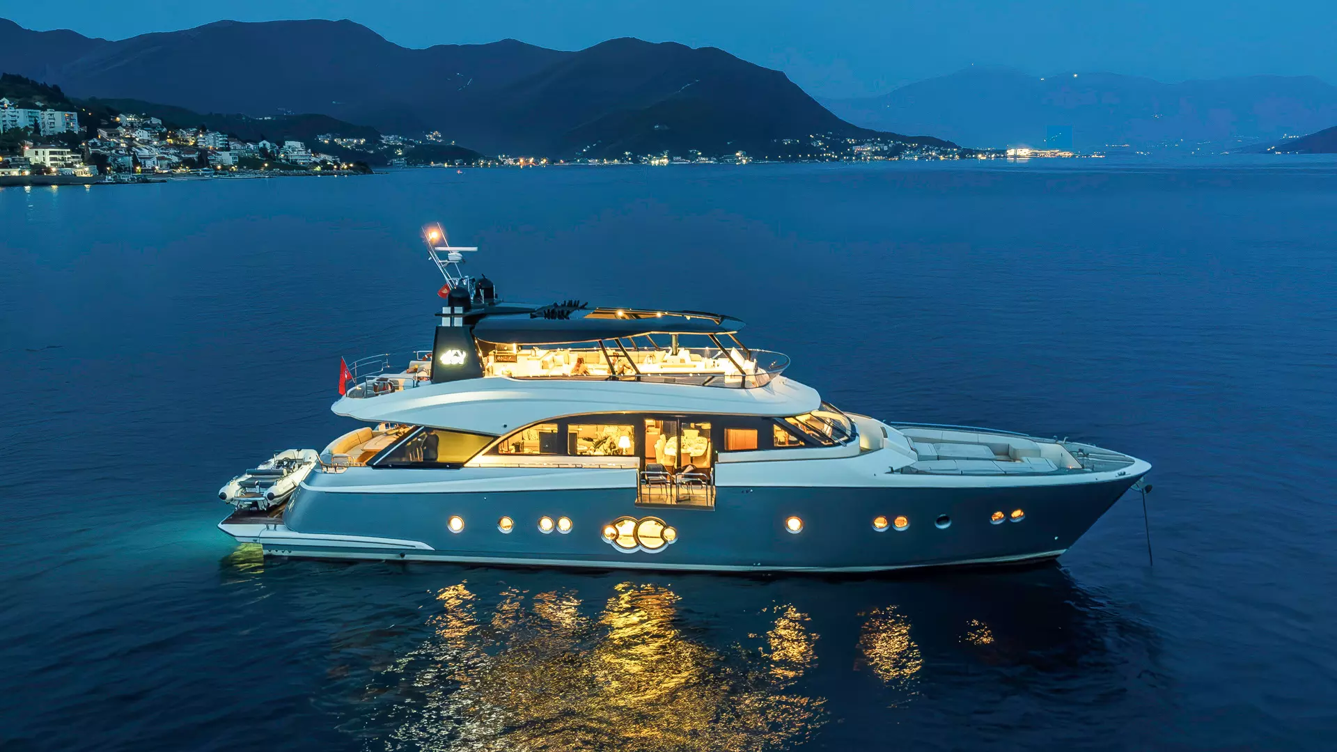 05-GIORGIO-starboard-night_.JPG