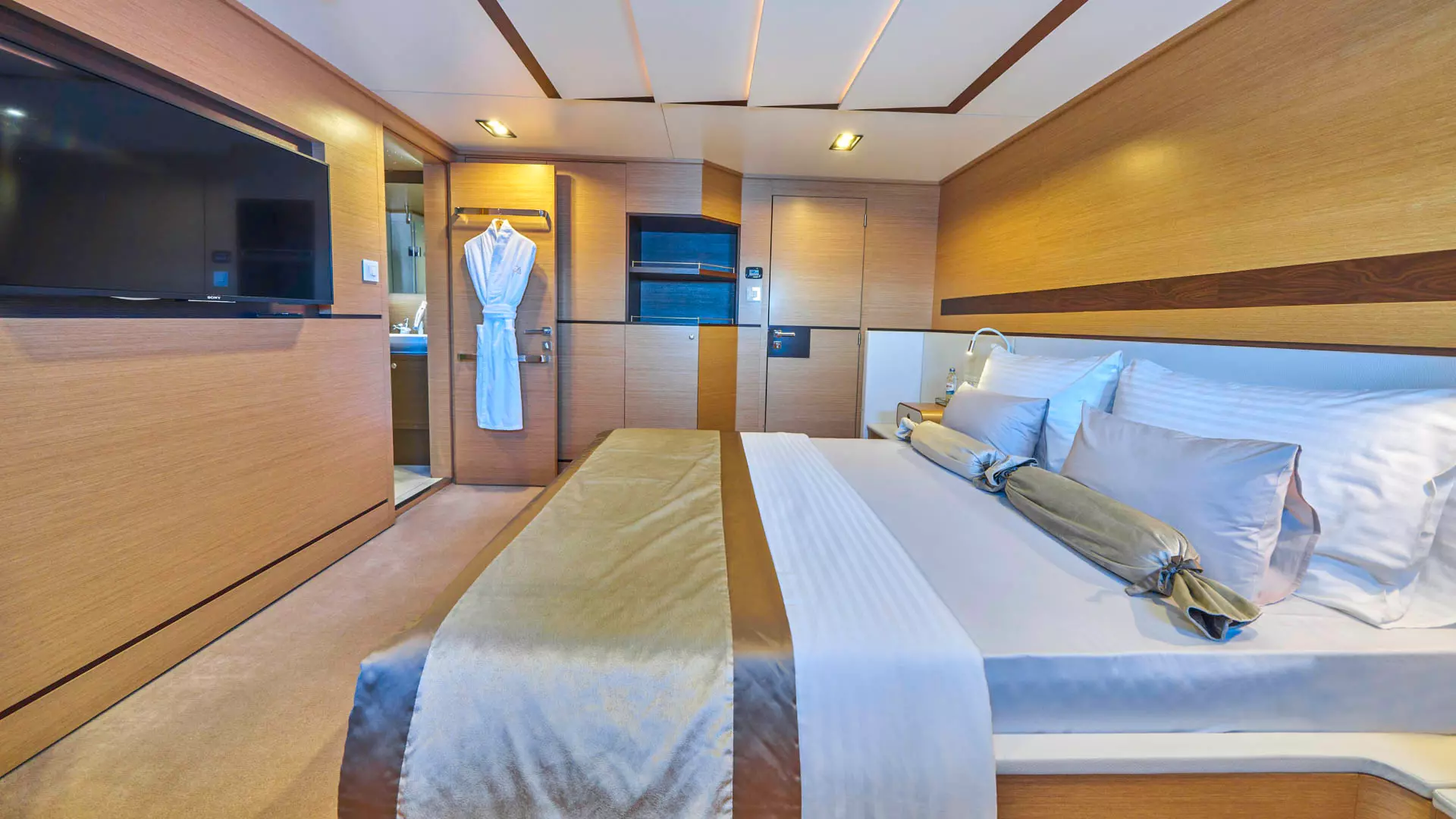 28-Omnia-Double-cabin-2 _ _.JPG