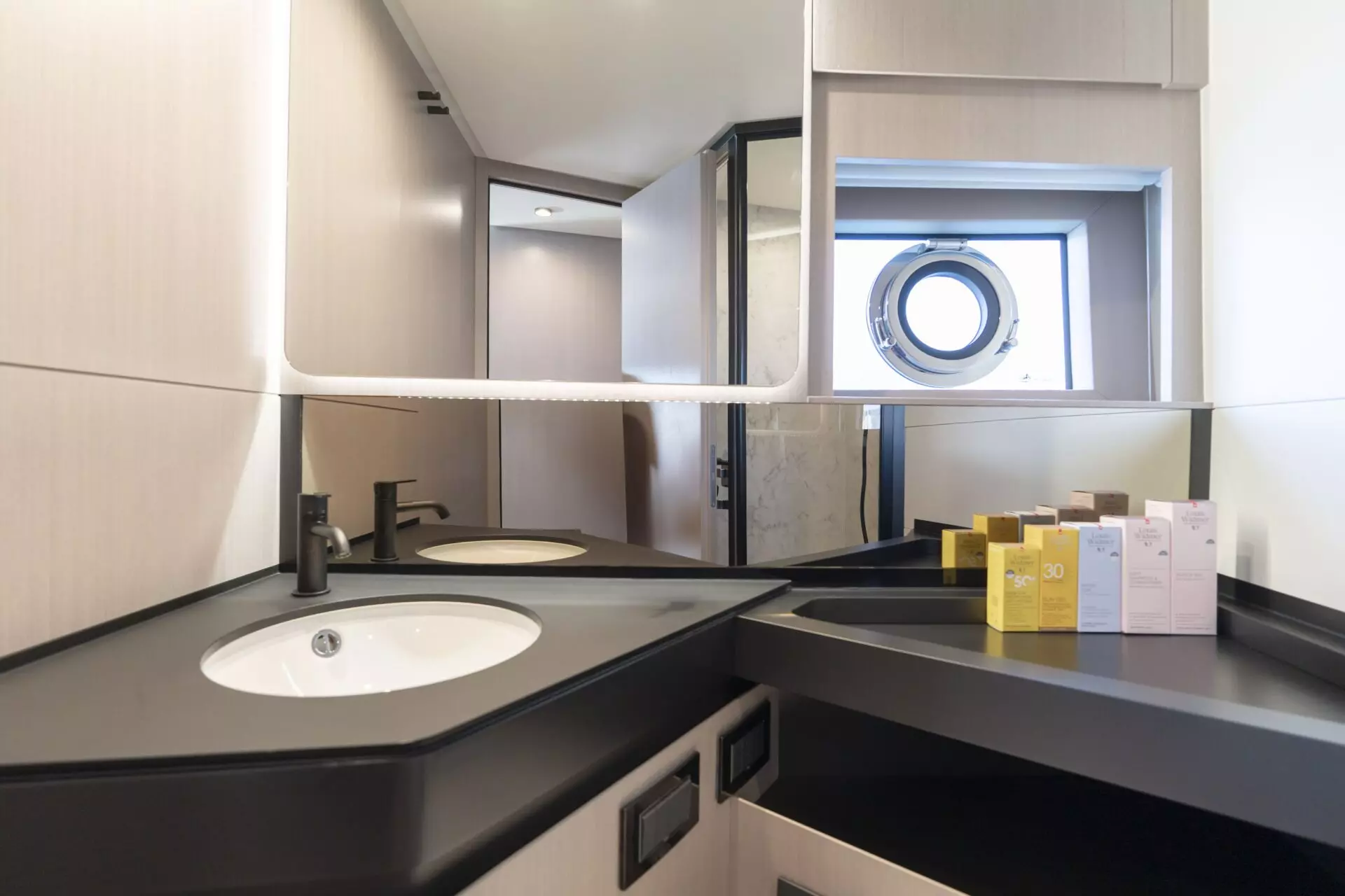 32-FELICITA-bathroom-view_.jpg
