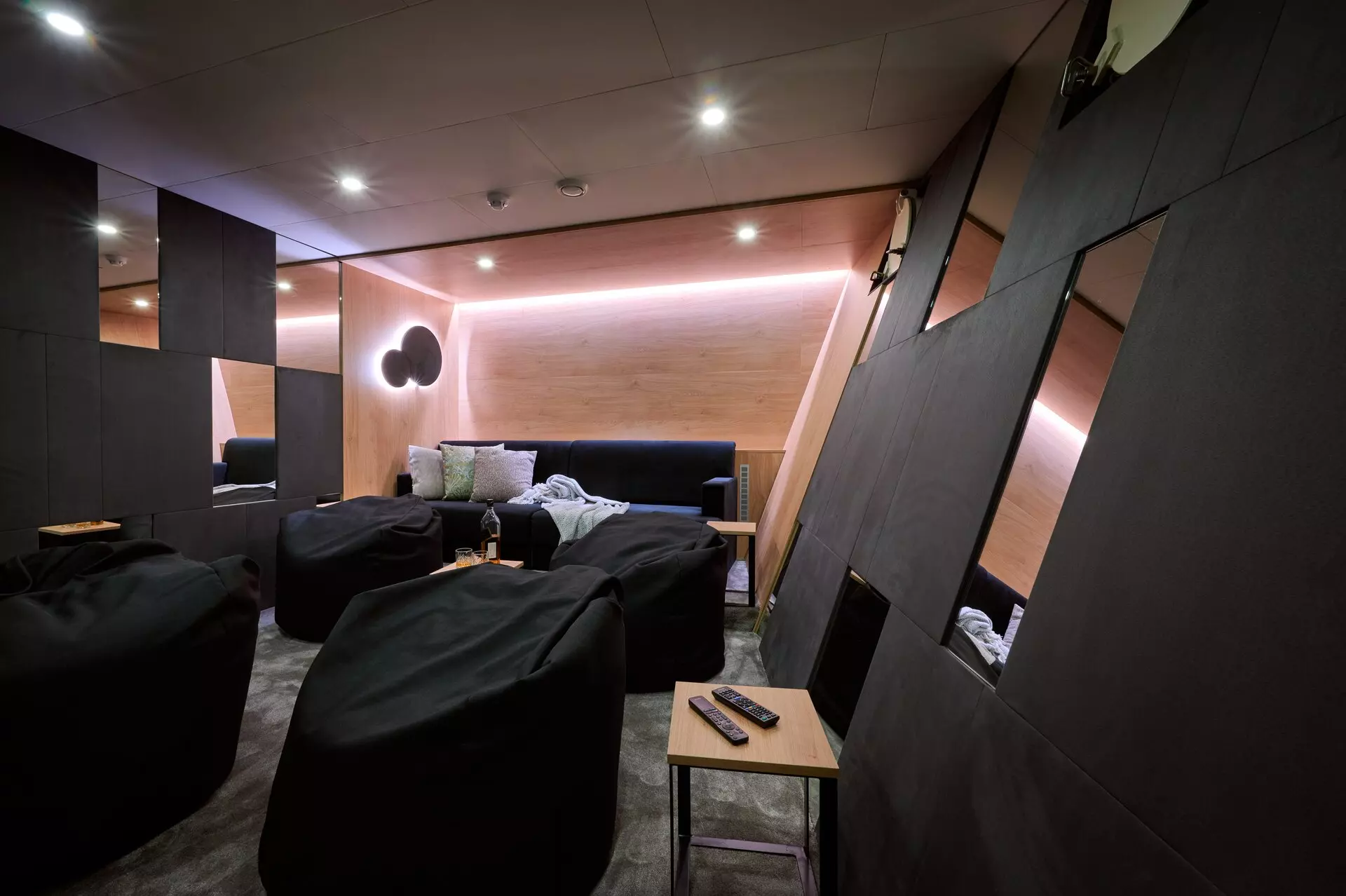 05 - Interior - Amenities - 02 - Cinema (2).jpg