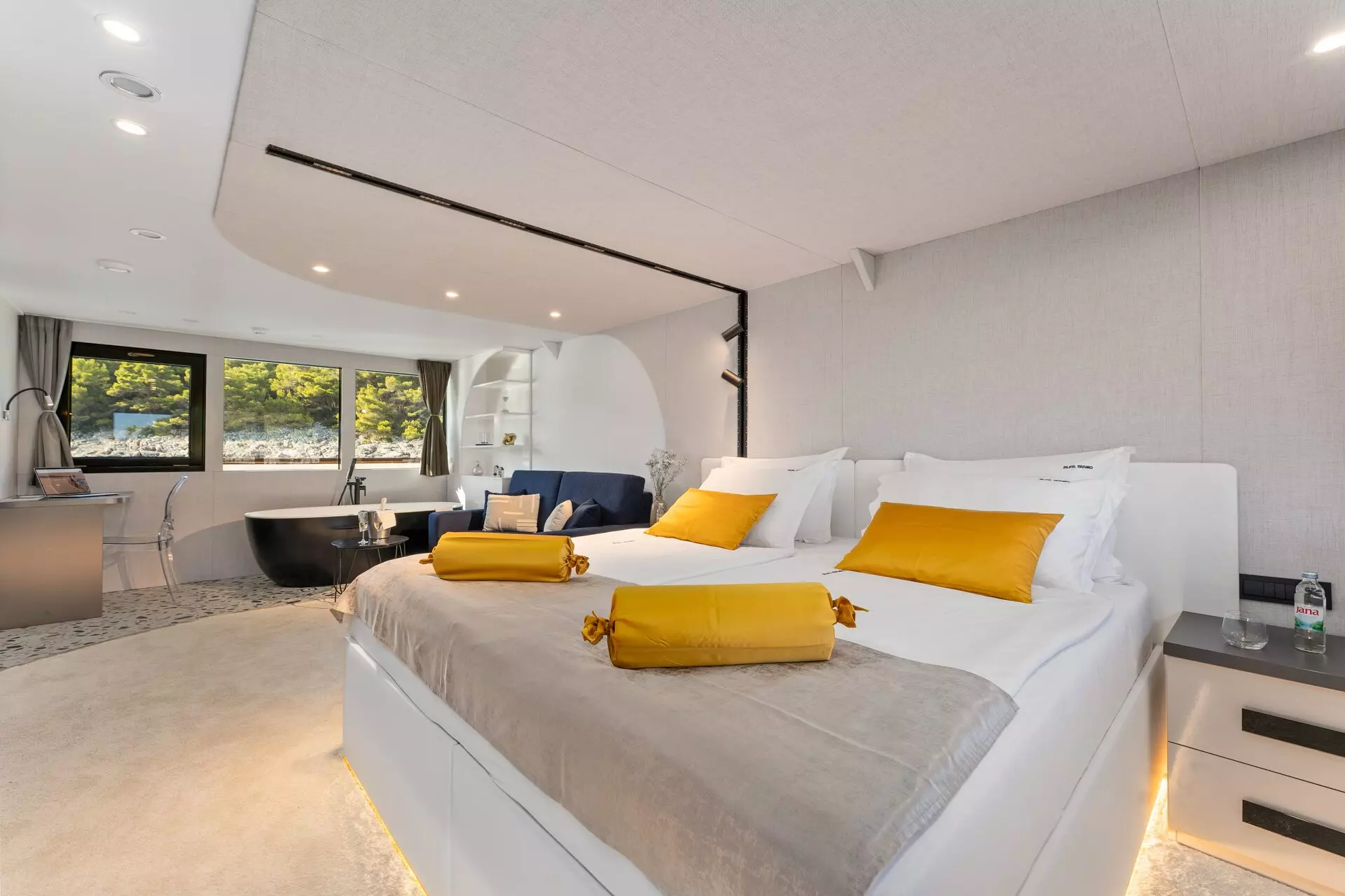 71. ALFA MARIO Master cabin - Main deck.jpg