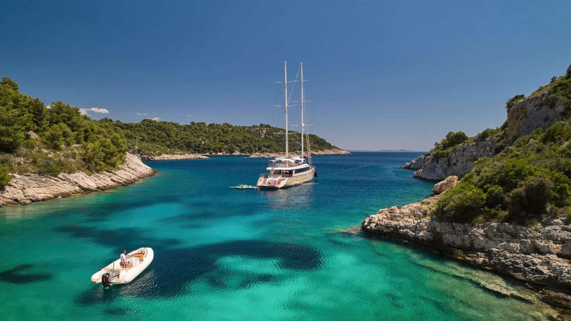 07-Mal-Allure-in-the-bay _.JPG