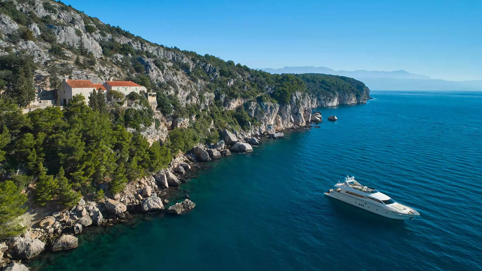 11-KARISMA-cruising-island_.jpg