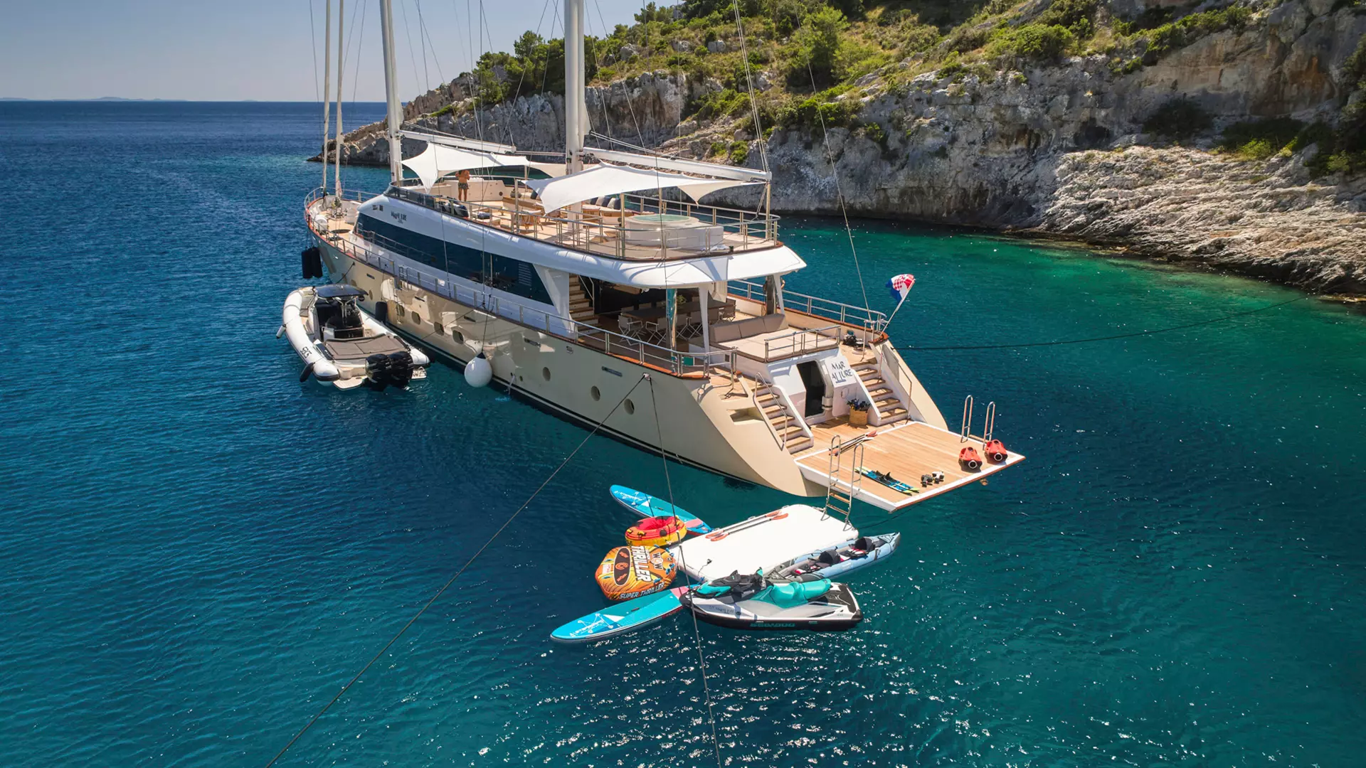 02-Mal-Allure-aft-view _.JPG