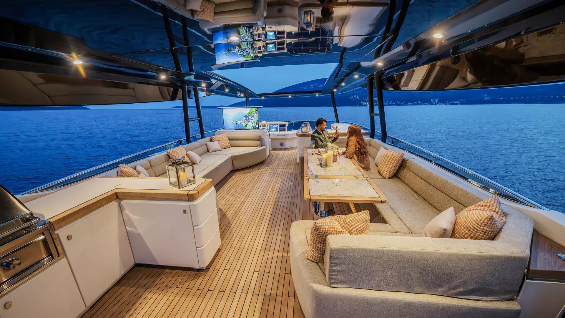 09-GIORGIO-flybridge-at night_.JPG