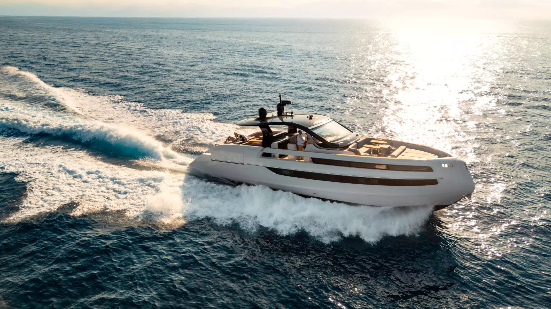 Invictus TT550 side view cruising