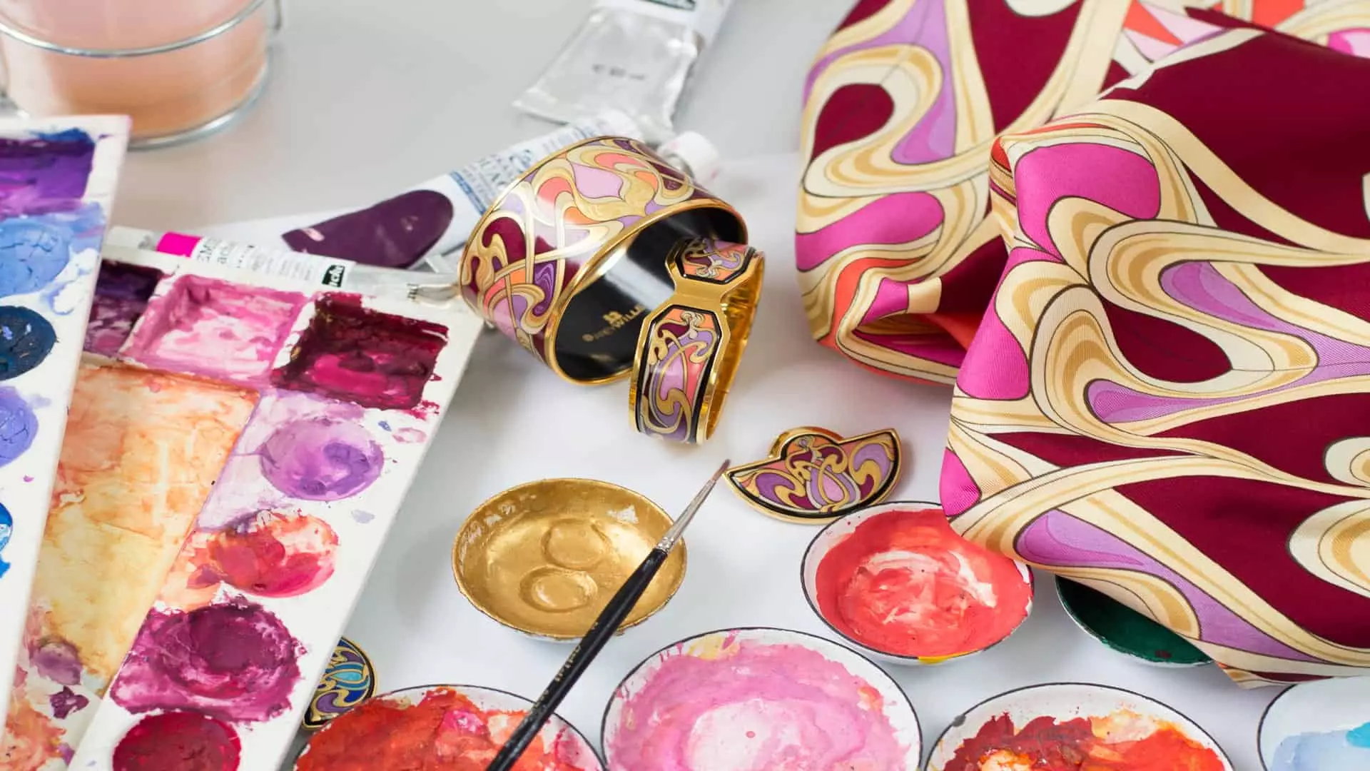 Freywille: Artistic Painted Jewelry in Gold