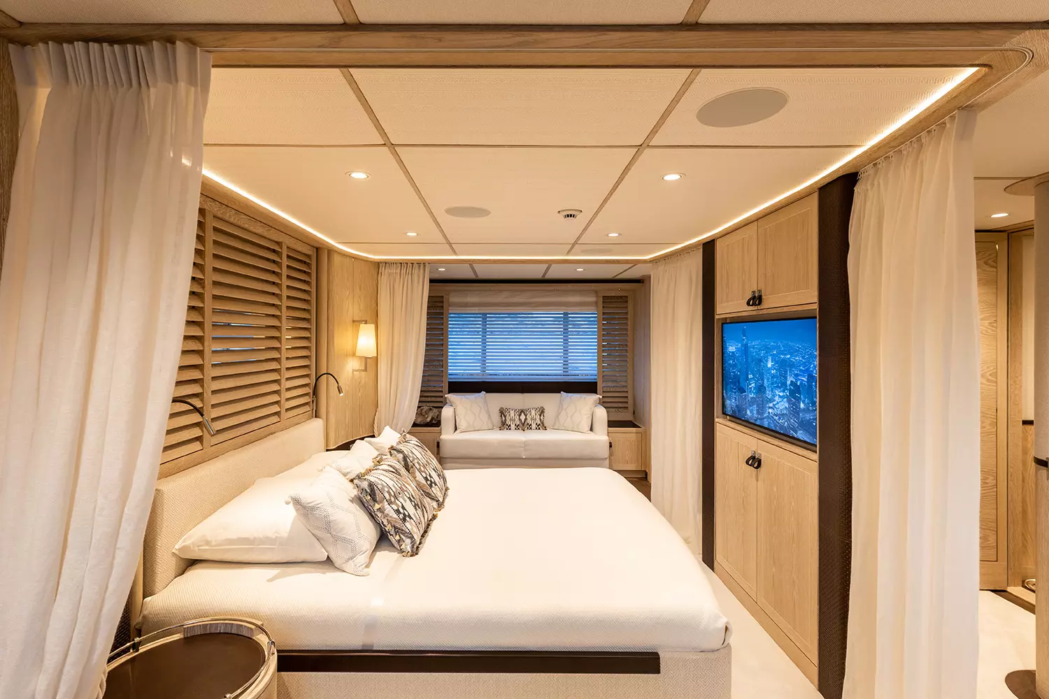 42 CALYPSO_VIP cabin2.jpg