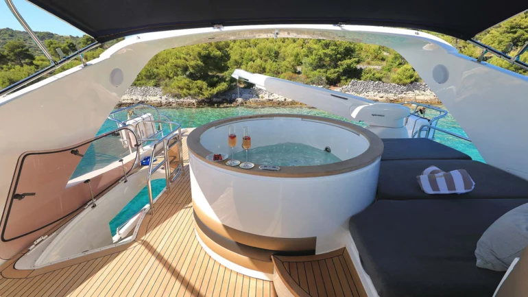 Jacuzzi on flybridge of a yacht